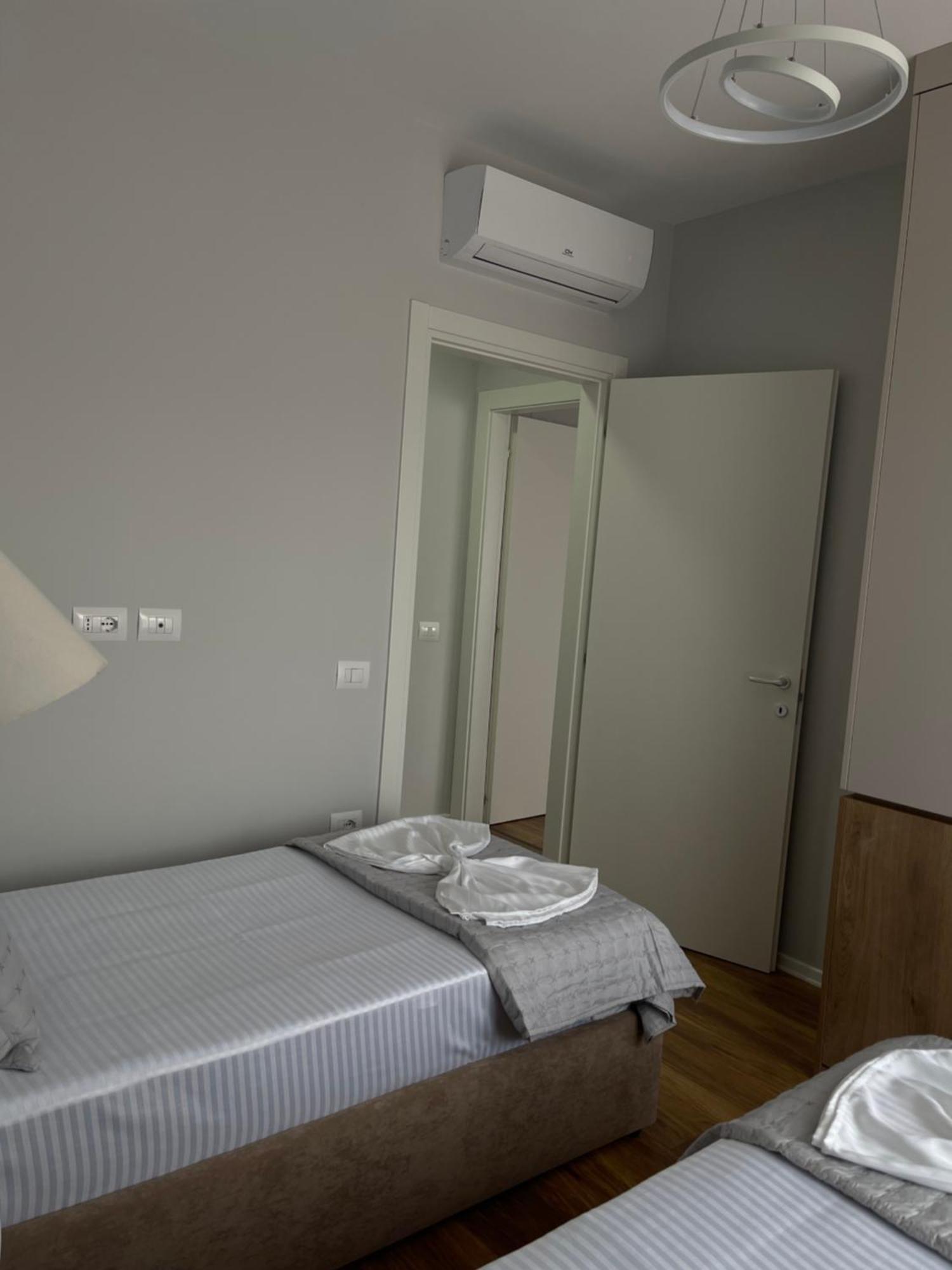 New Bazaar, Grand Apartment Tirana Eksteriør billede